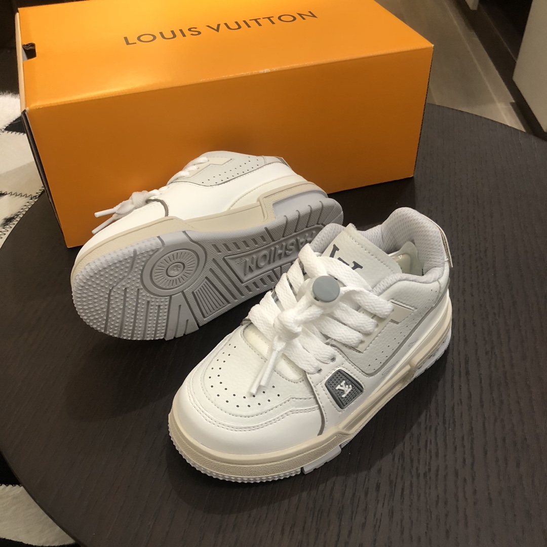 Children's shoes child